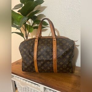 Louis Vuitton Monogram Sac Souple 35
